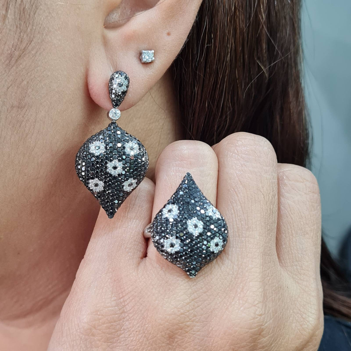 Fancy Black Diamonds Leaf Dangling Diamond Jewelry Set 18K