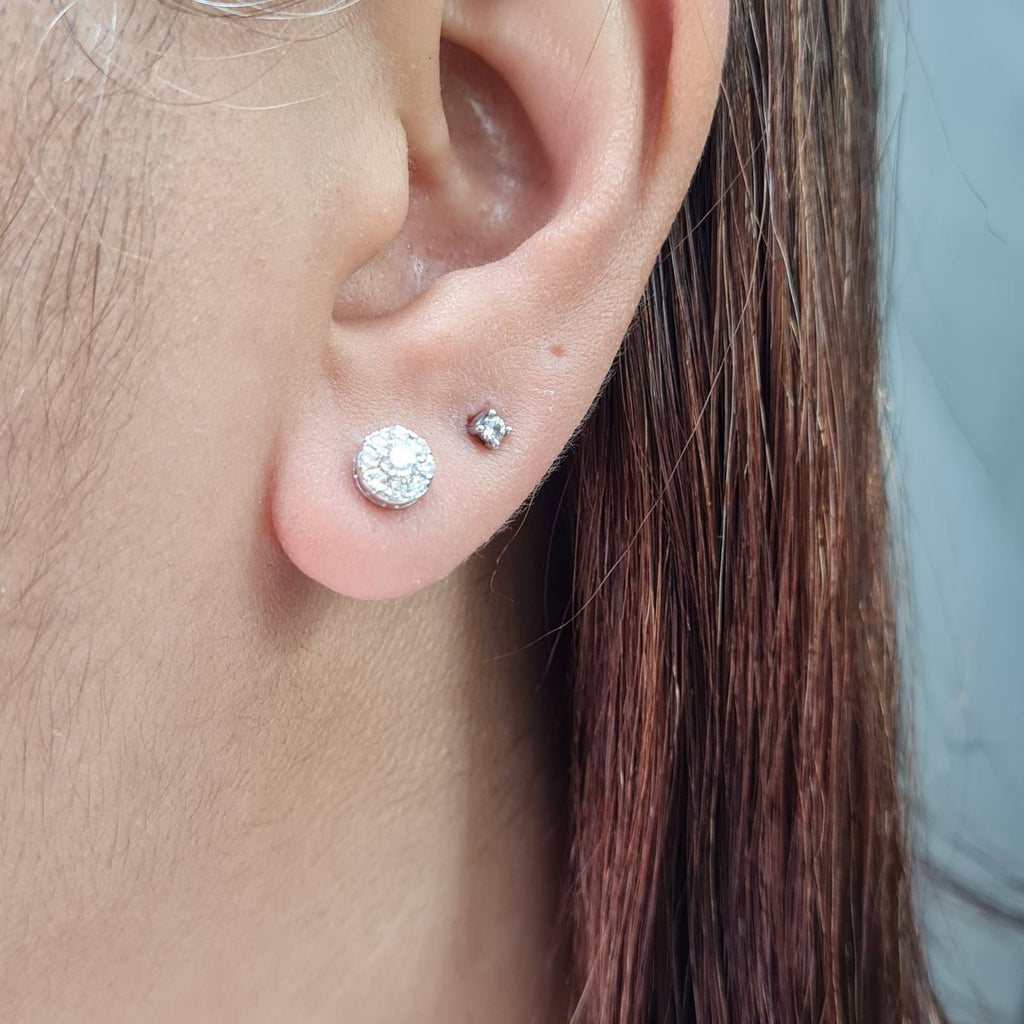Classic Round Center Stud Diamond Earrings 18K