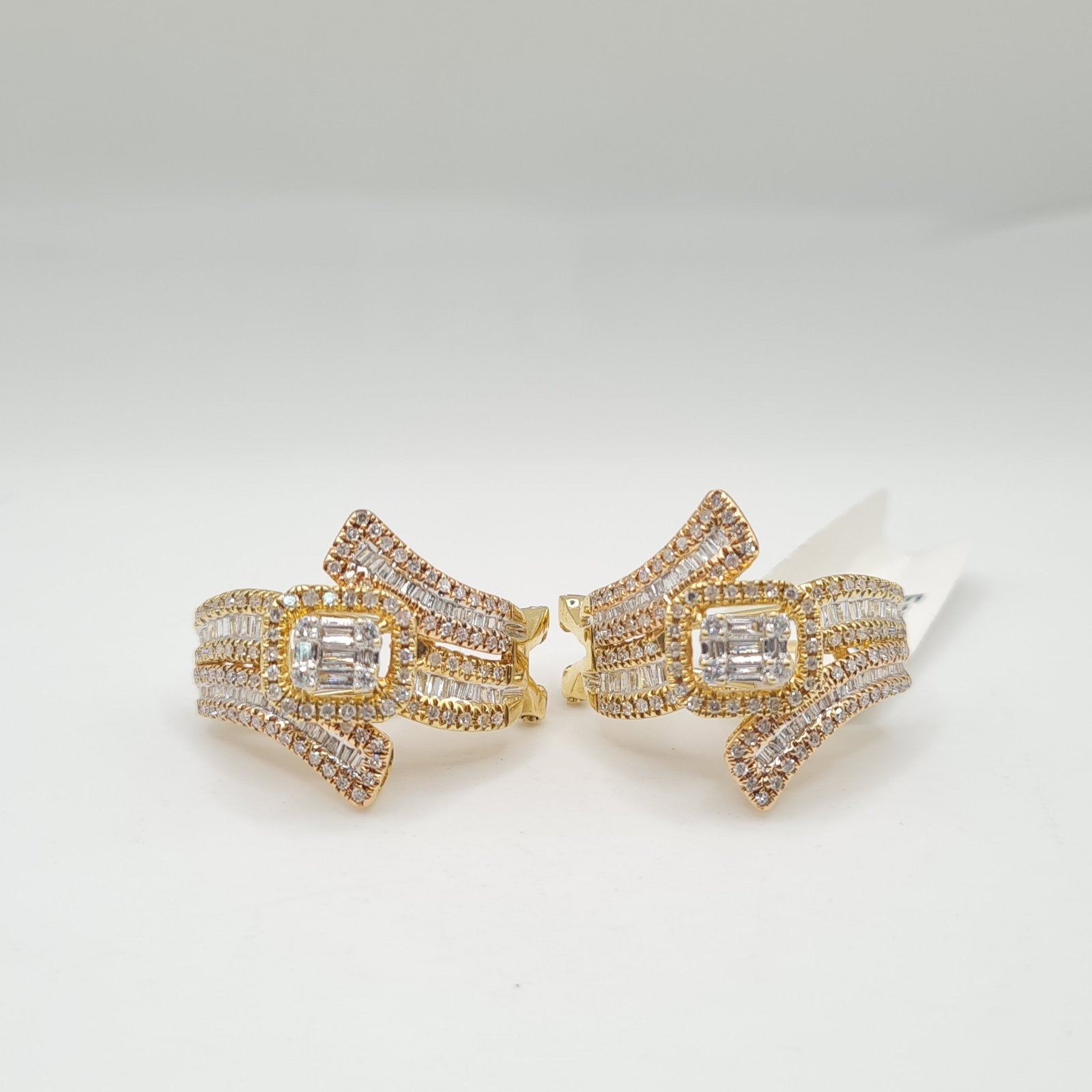 Golden Emerald Paved Overlap Diamond Earrings 14K