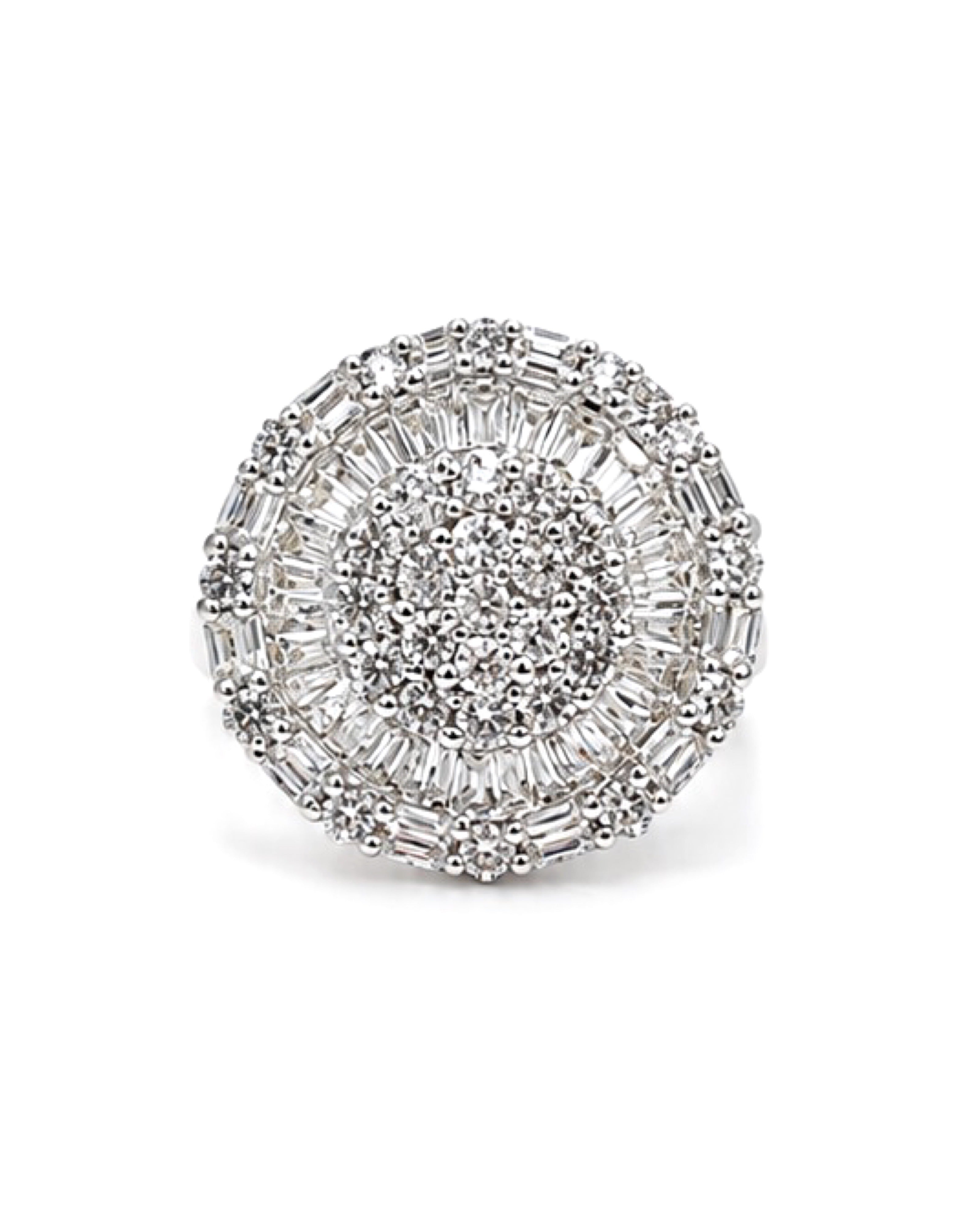 Classic Round Baguette Statement Diamond Ring 18K