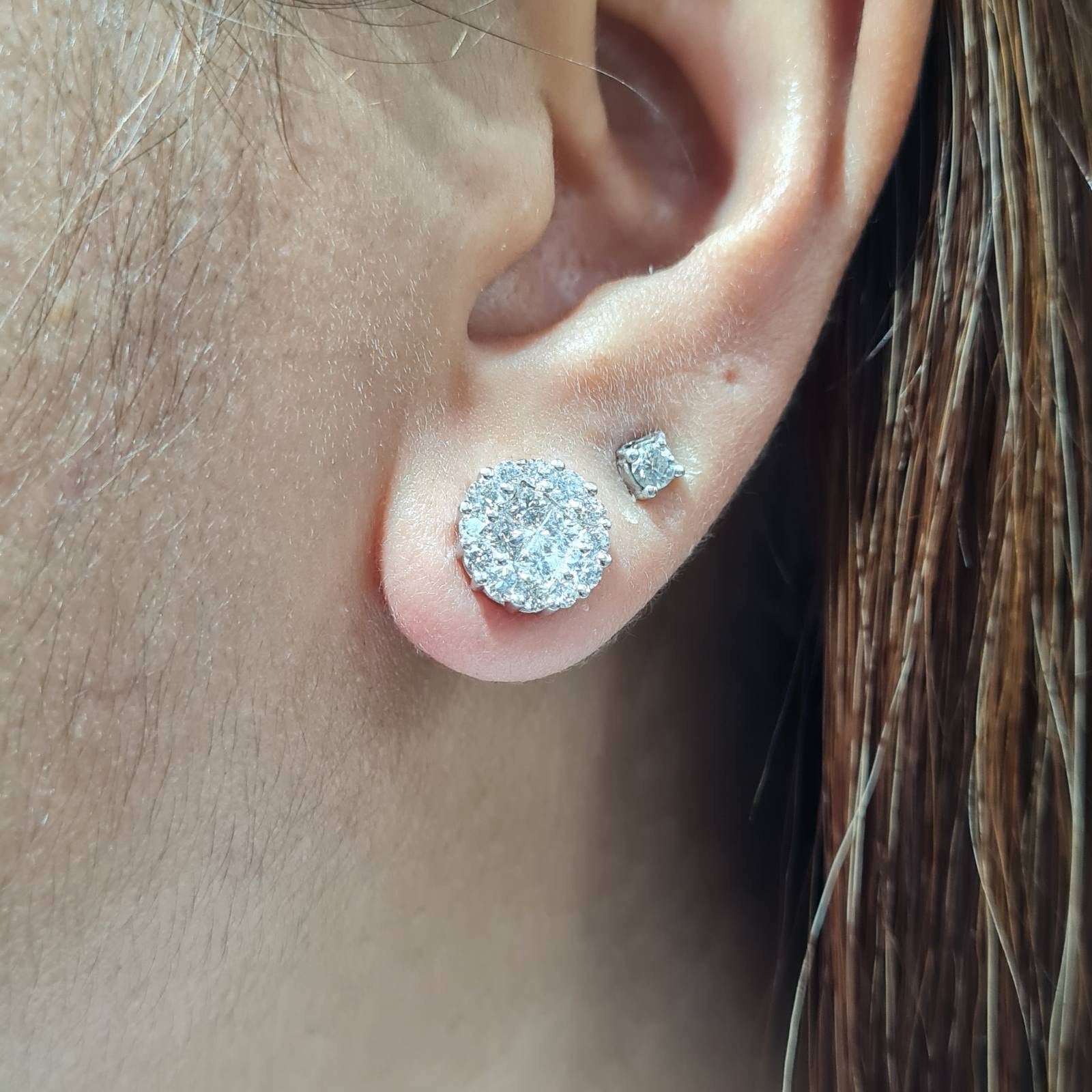 Classic Round Invisible Setting Diamond Earrings 18K