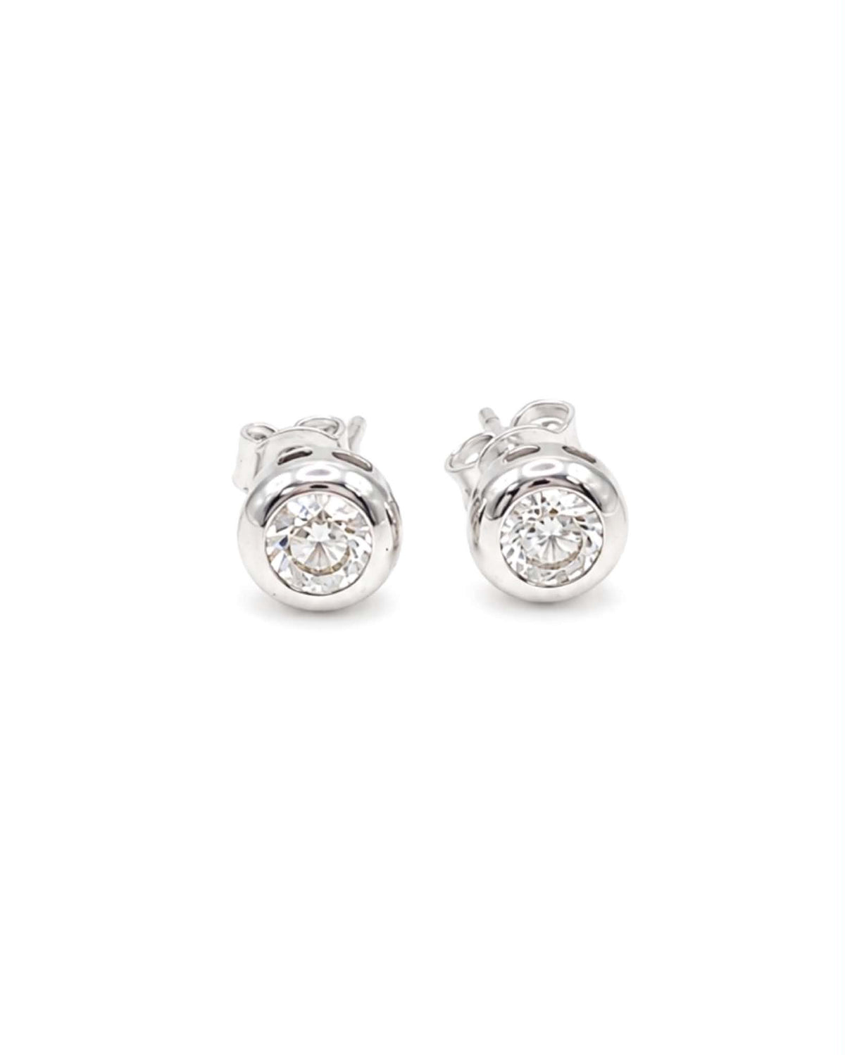 Classic 0.70cts Round Bezel Solitaire Stud Diamond Earrings 18K