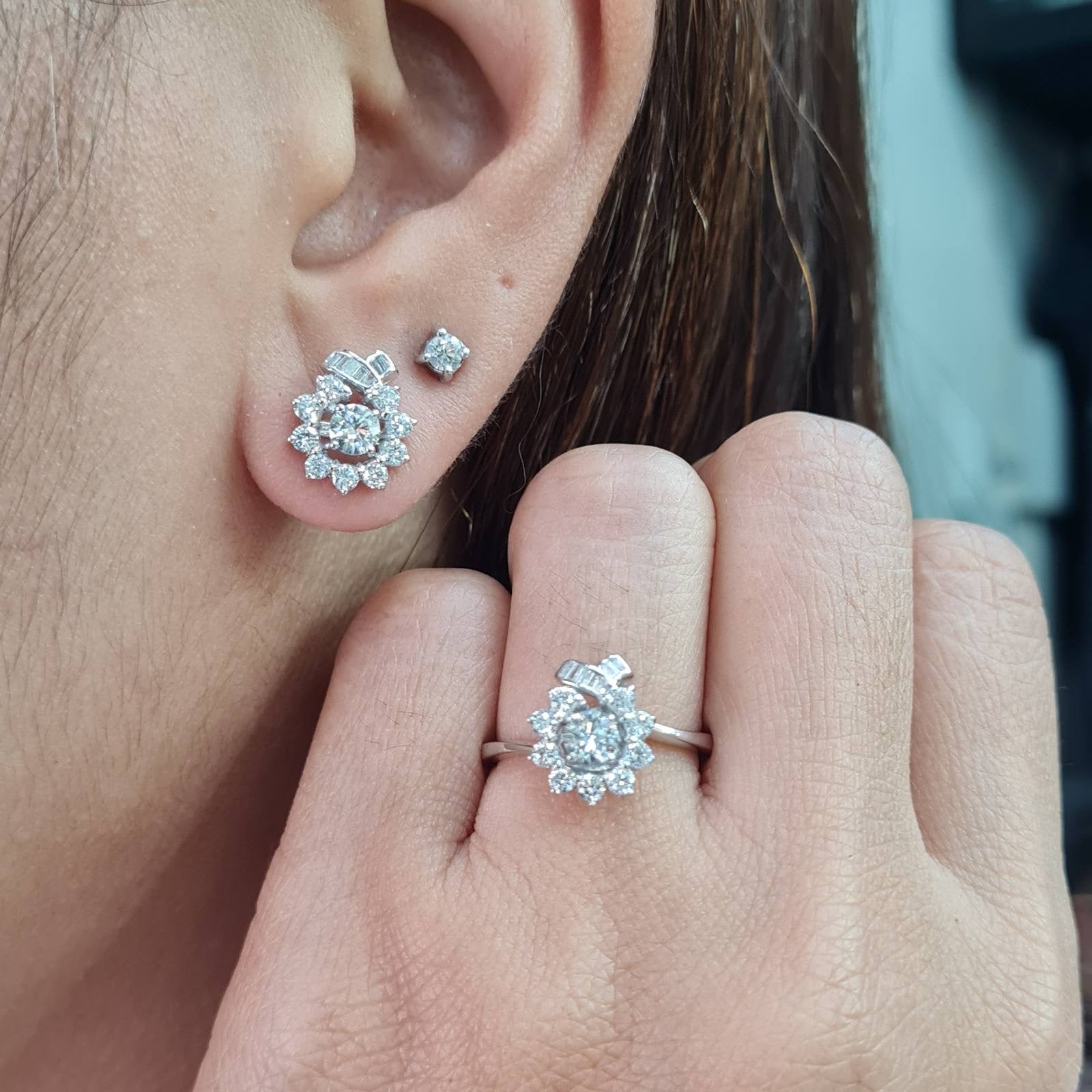 Cluster Round Floral Diamond Jewelry Set 18K