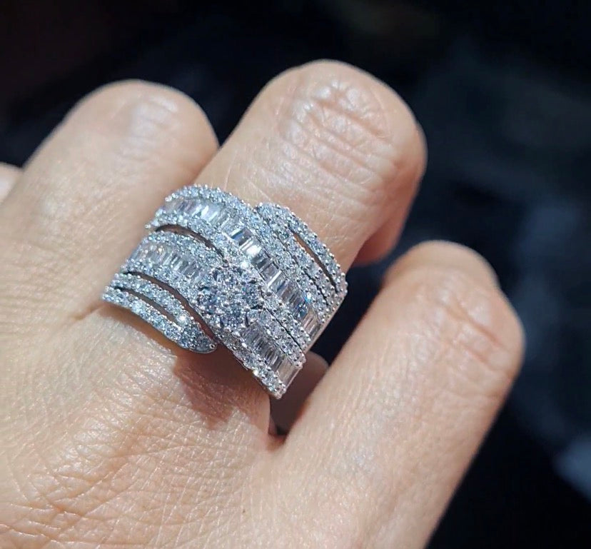 Classic Round Swirl Half Eternity Twin Diamond Ring 18K