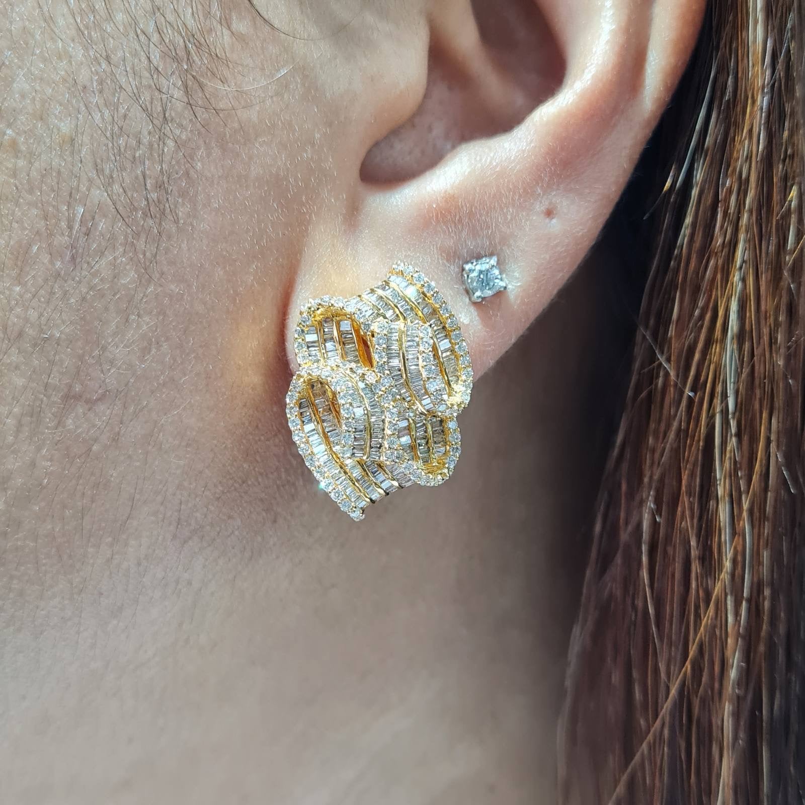 Swirl Overlap Golden Diamond Earrings 18K