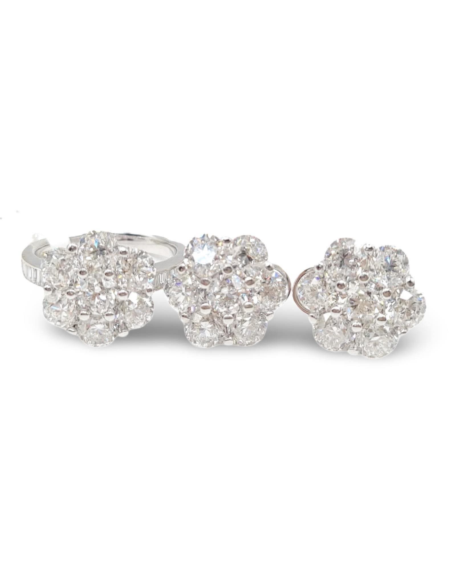 Classic Solitaire Cluster 10.50cts E-F Round Floral Stud Diamond Jewelry Set 18K GIA