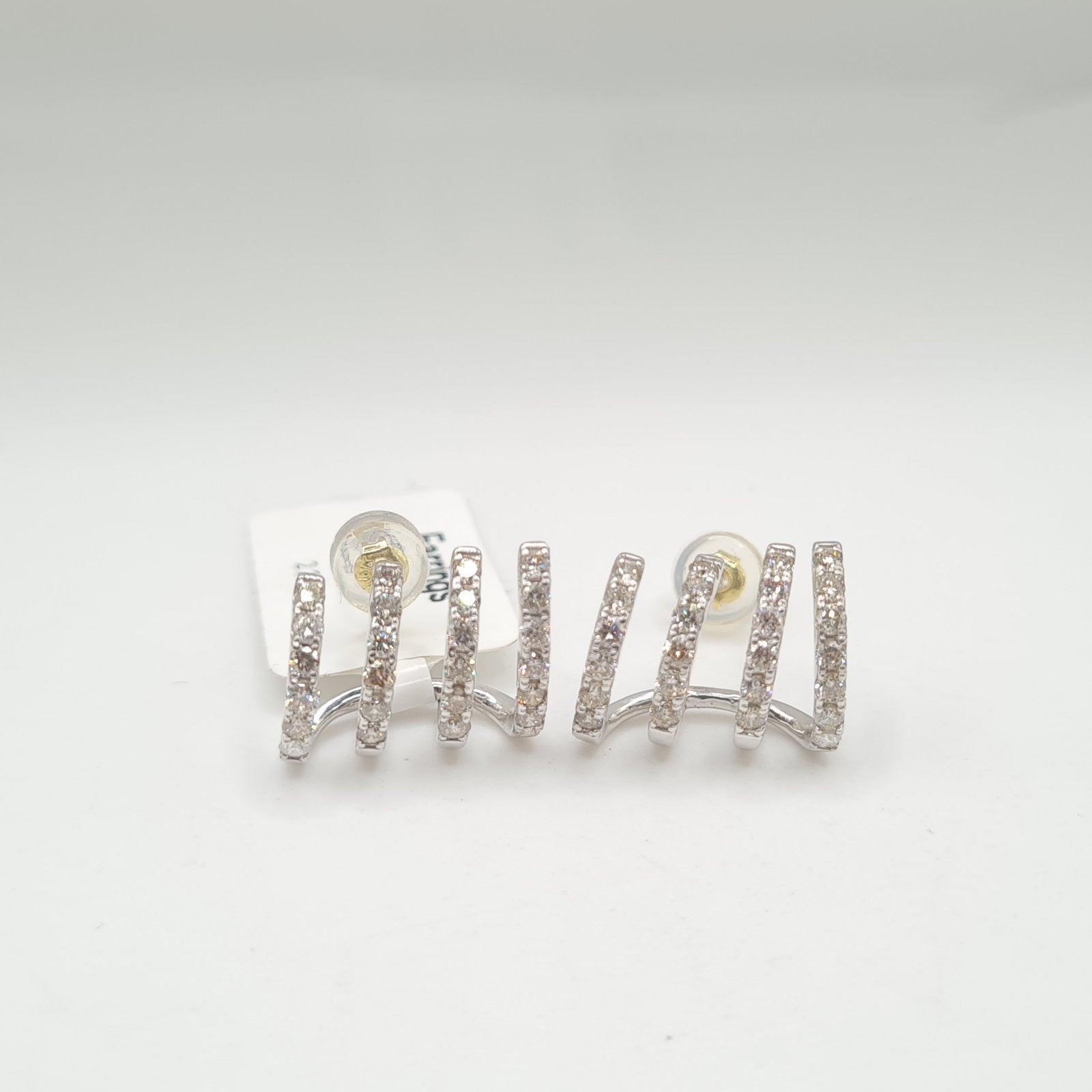 Classic Claw Crawler Diamond Earrings 18K