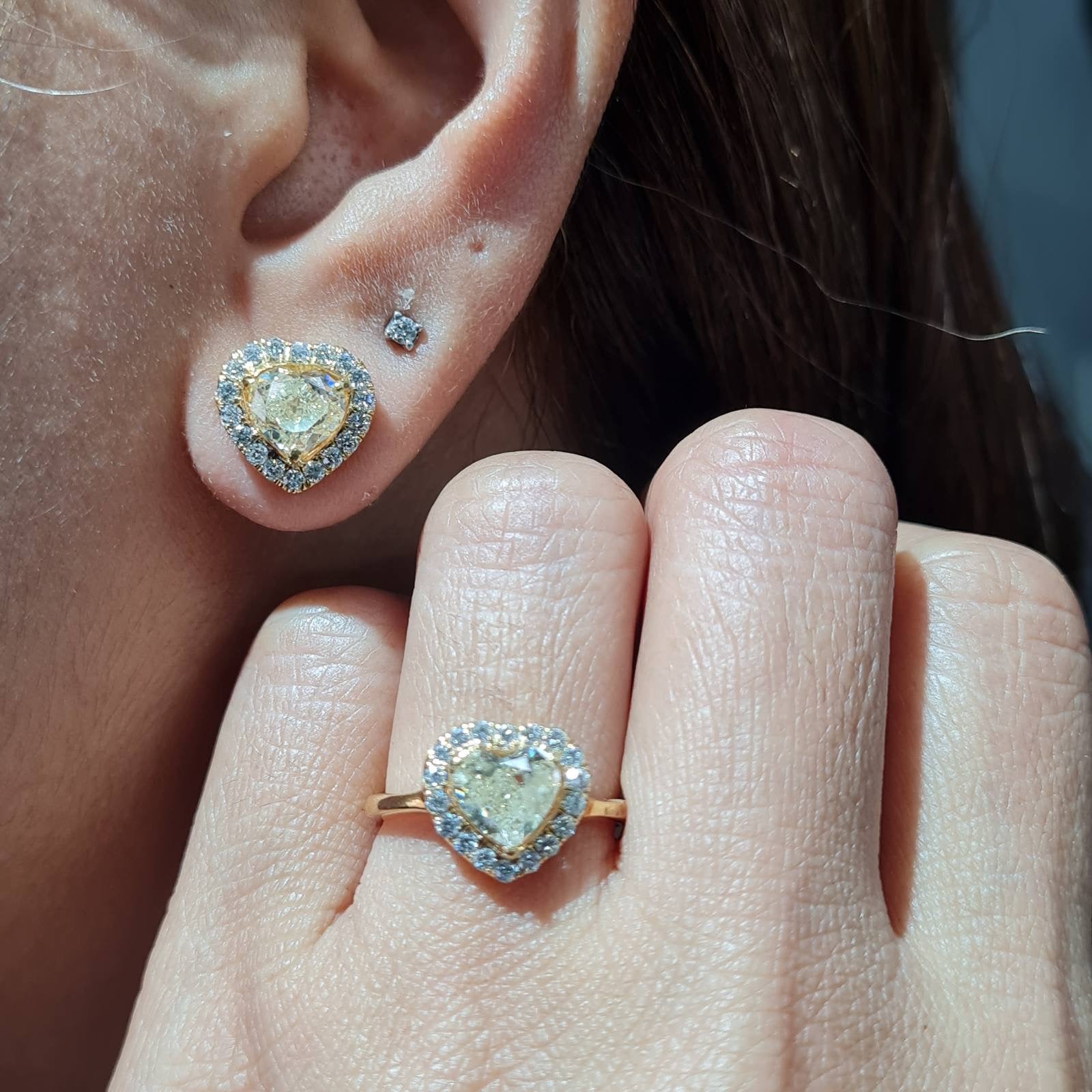 Classic Heart 6.20cts Solitaire Halo Golden Stud Diamond Jewelry Set 14K