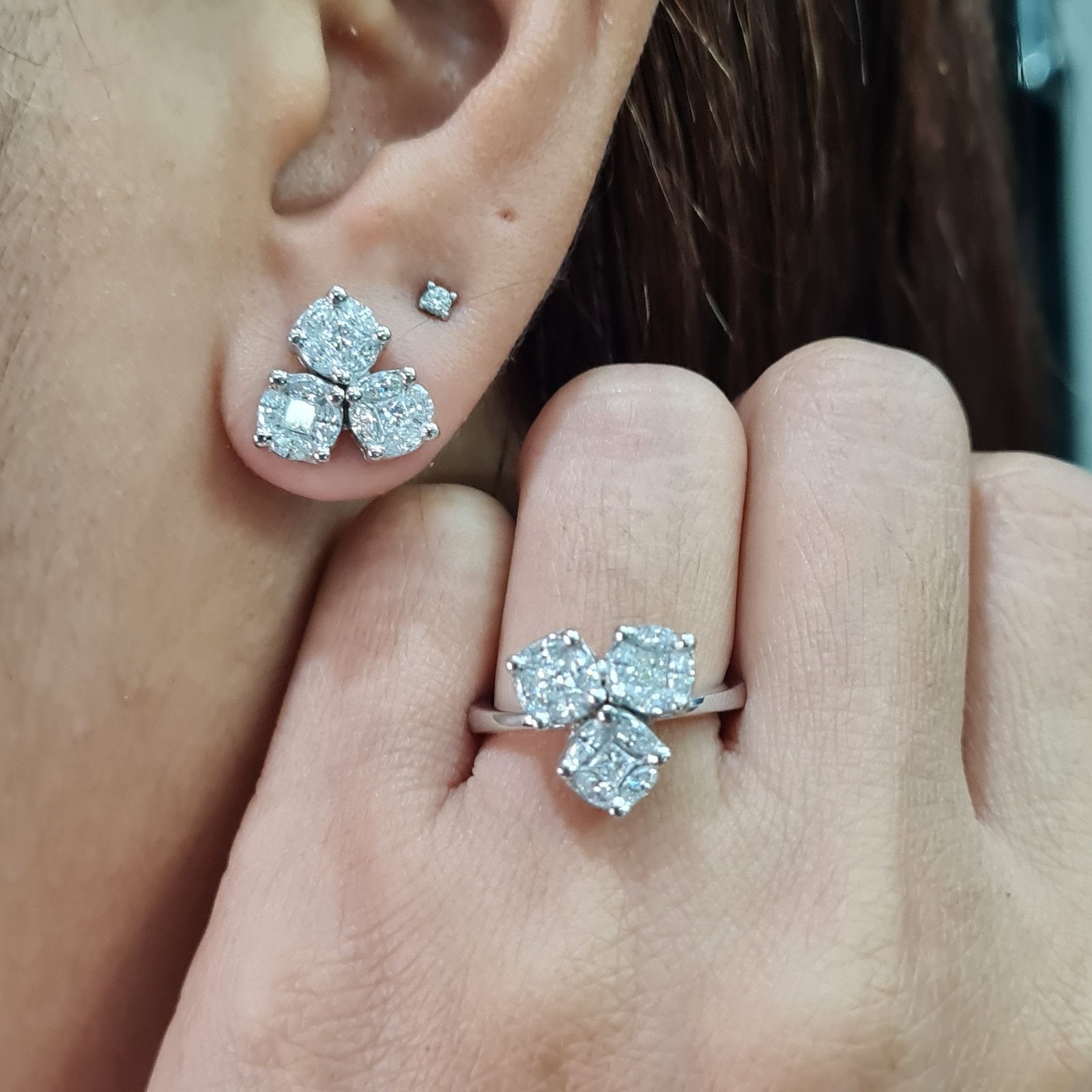 Classic Round Trefoil Round Invisible Setting Diamond Jewelry Set 14K