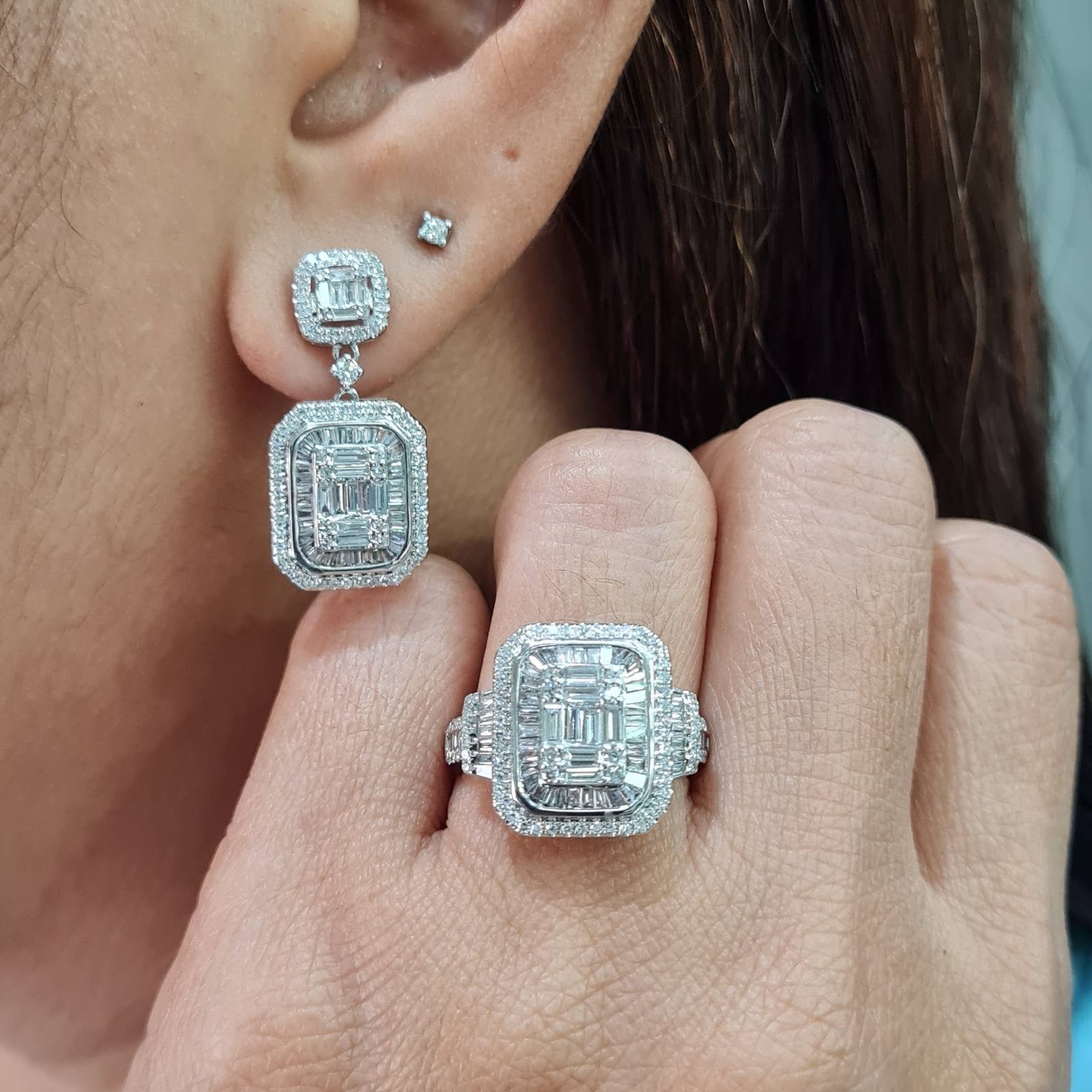 Classic Emerald Paved Dangling Diamond Jewelry Set 14K