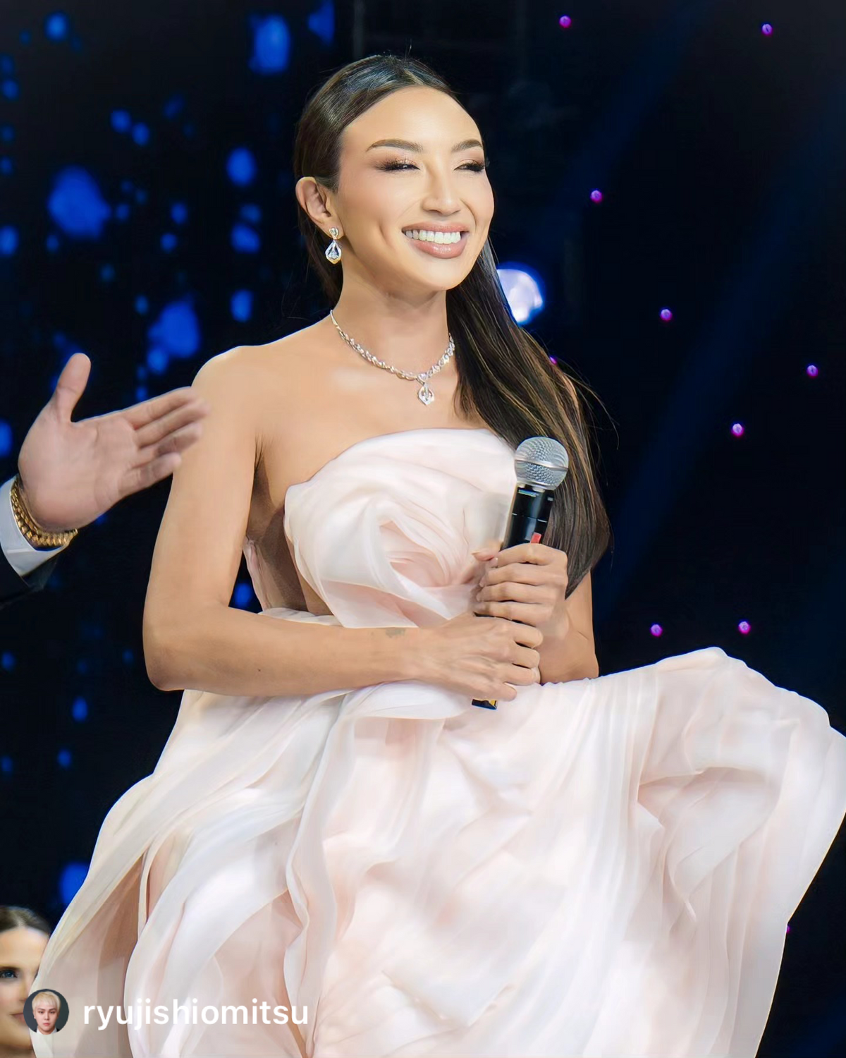 #CelebritySpotted | Jeannie Mai in LVNA By Drake Dustin for Miss Universe