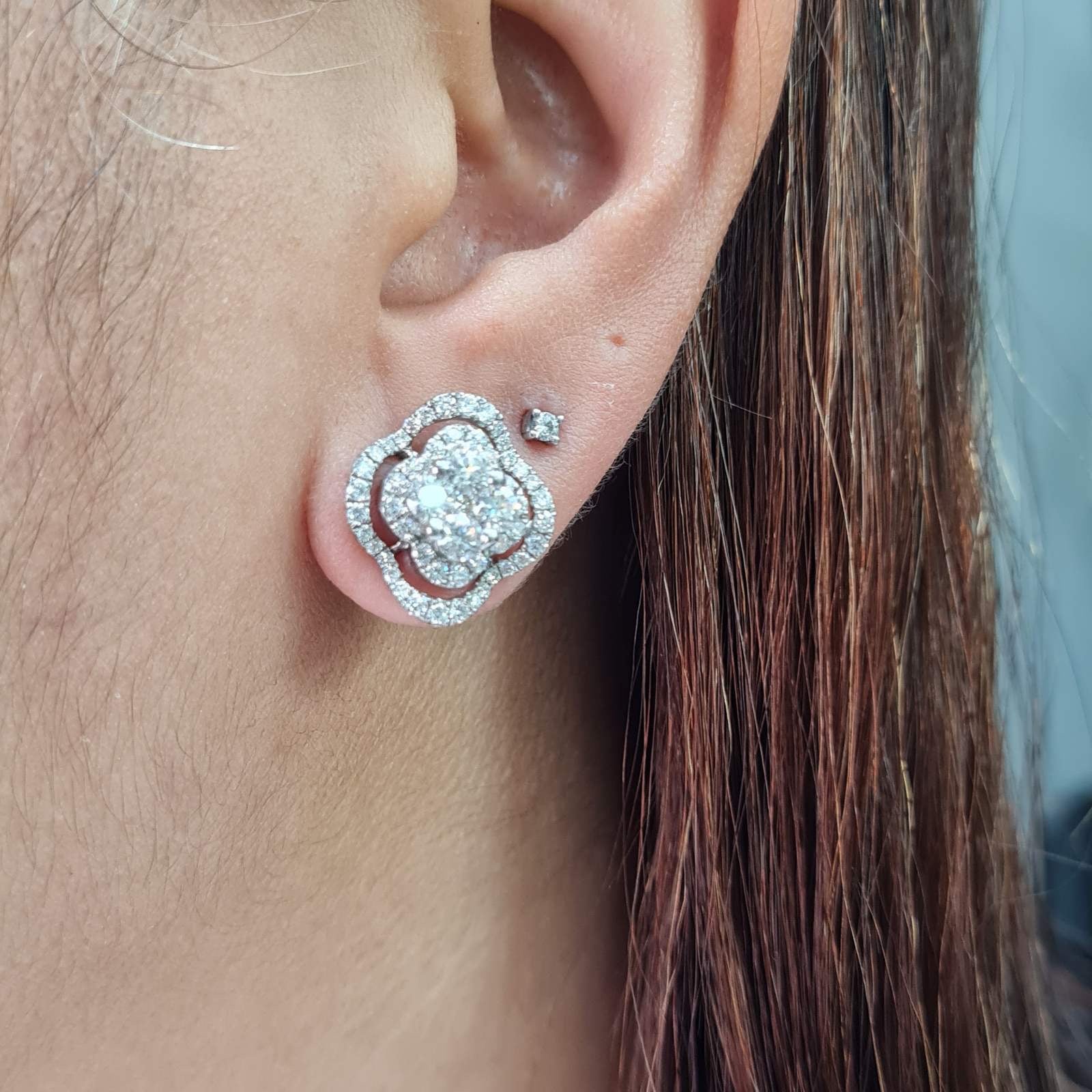 Classic Clover Round Halo Stud  Diamond Earrings 18K