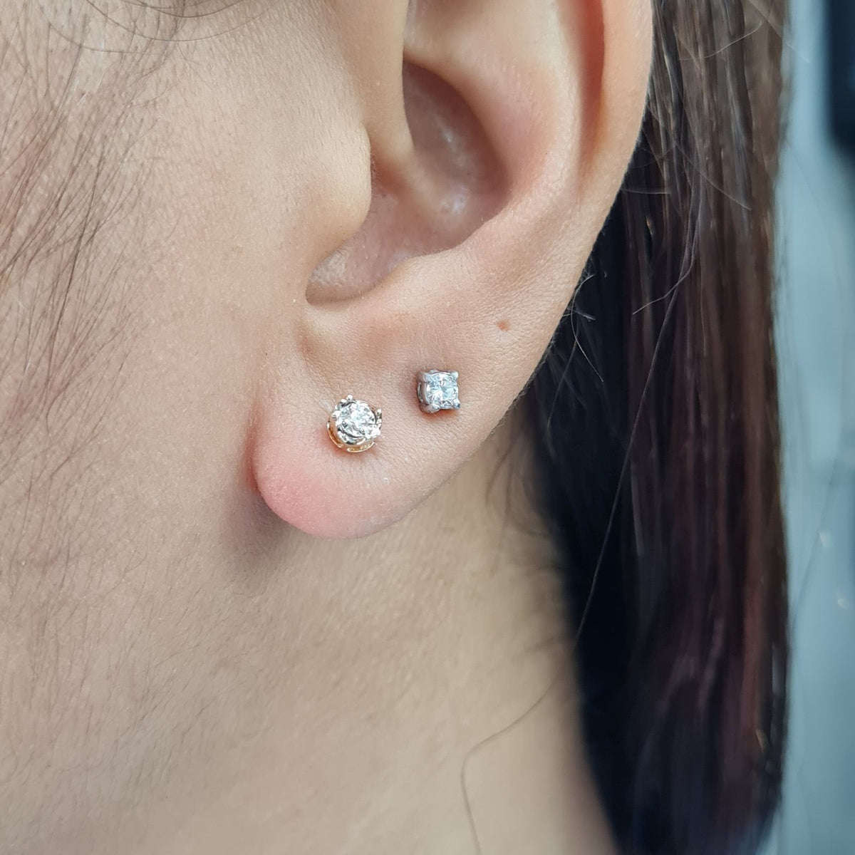 0.10cts Round Solitaire Classic Stud Diamond Earrings 14K