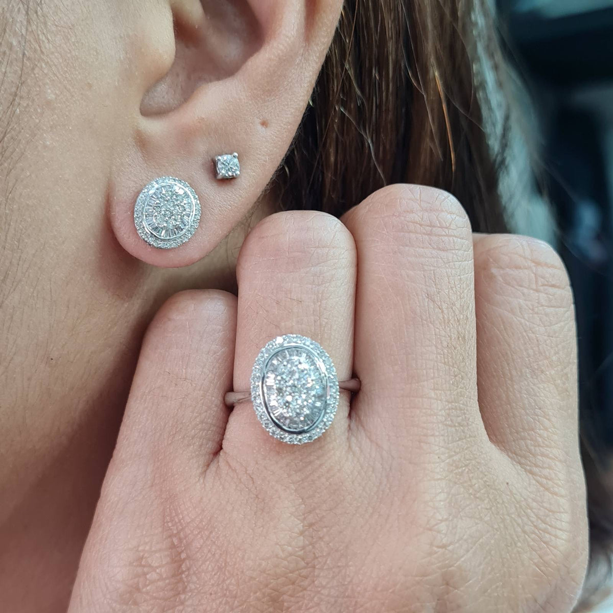 Classic Oval Round Stud Diamond Jewelry Set 18K