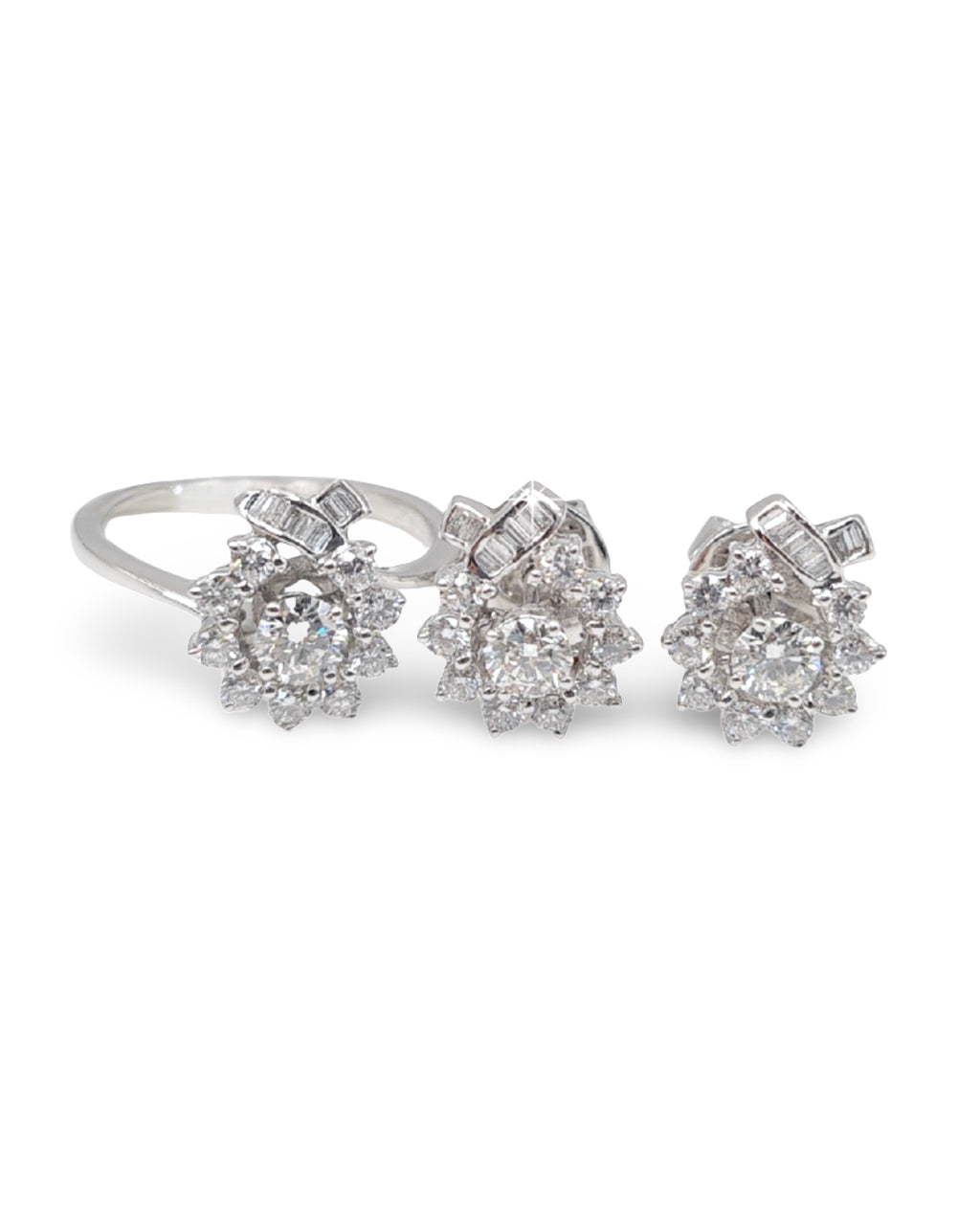Cluster Round Floral Diamond Jewelry Set 18K