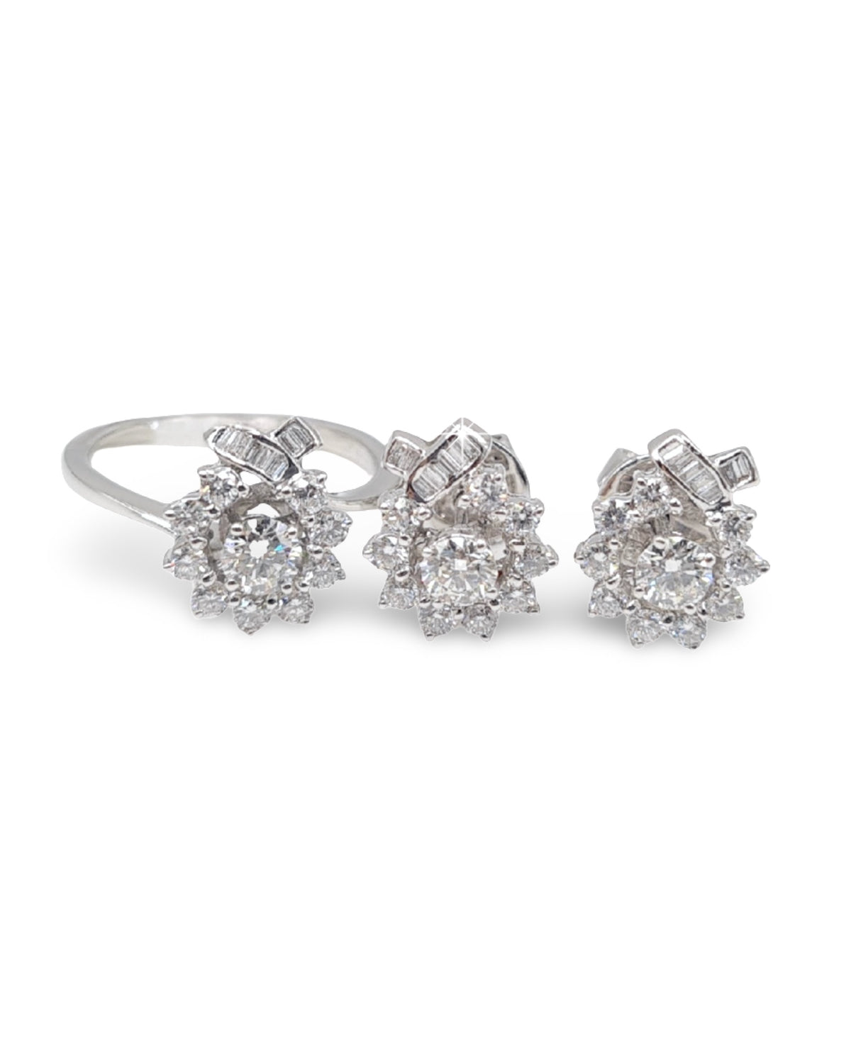 Cluster Round Floral Diamond Jewelry Set 18K