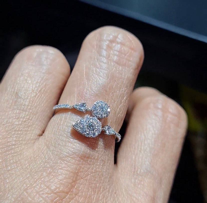Classic Golden Pear Overlap Round Diamond Ring 14K