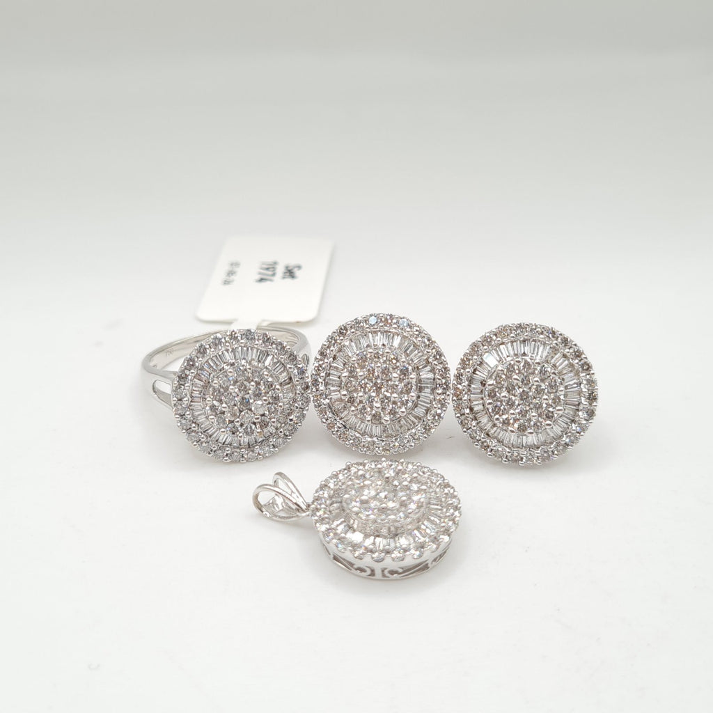 Classic Round Diamond Jewelry Set 18K