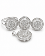 Classic Round Diamond Jewelry Set 18K