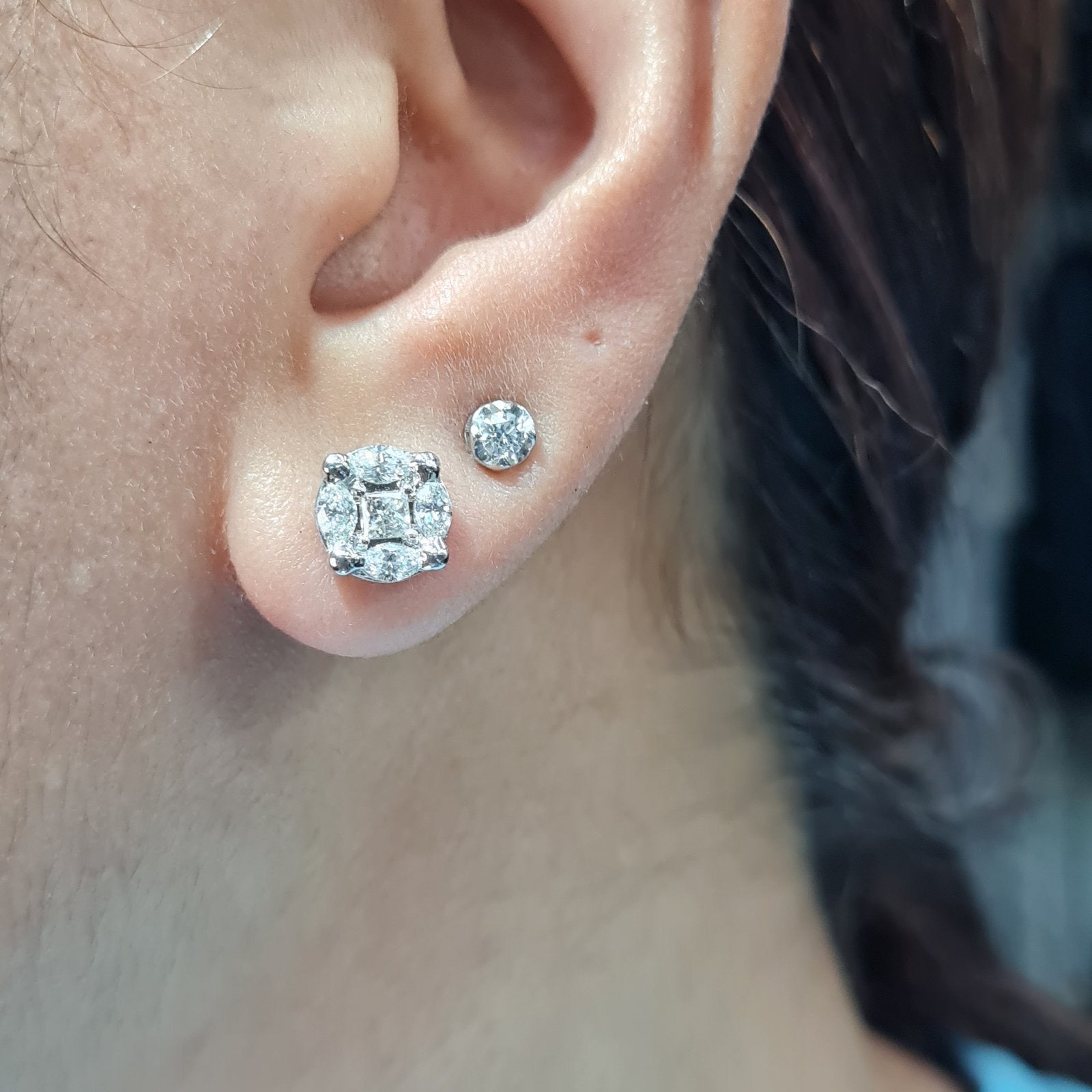 Classic Round Invisible Setting Stud Diamond Earrings 18K