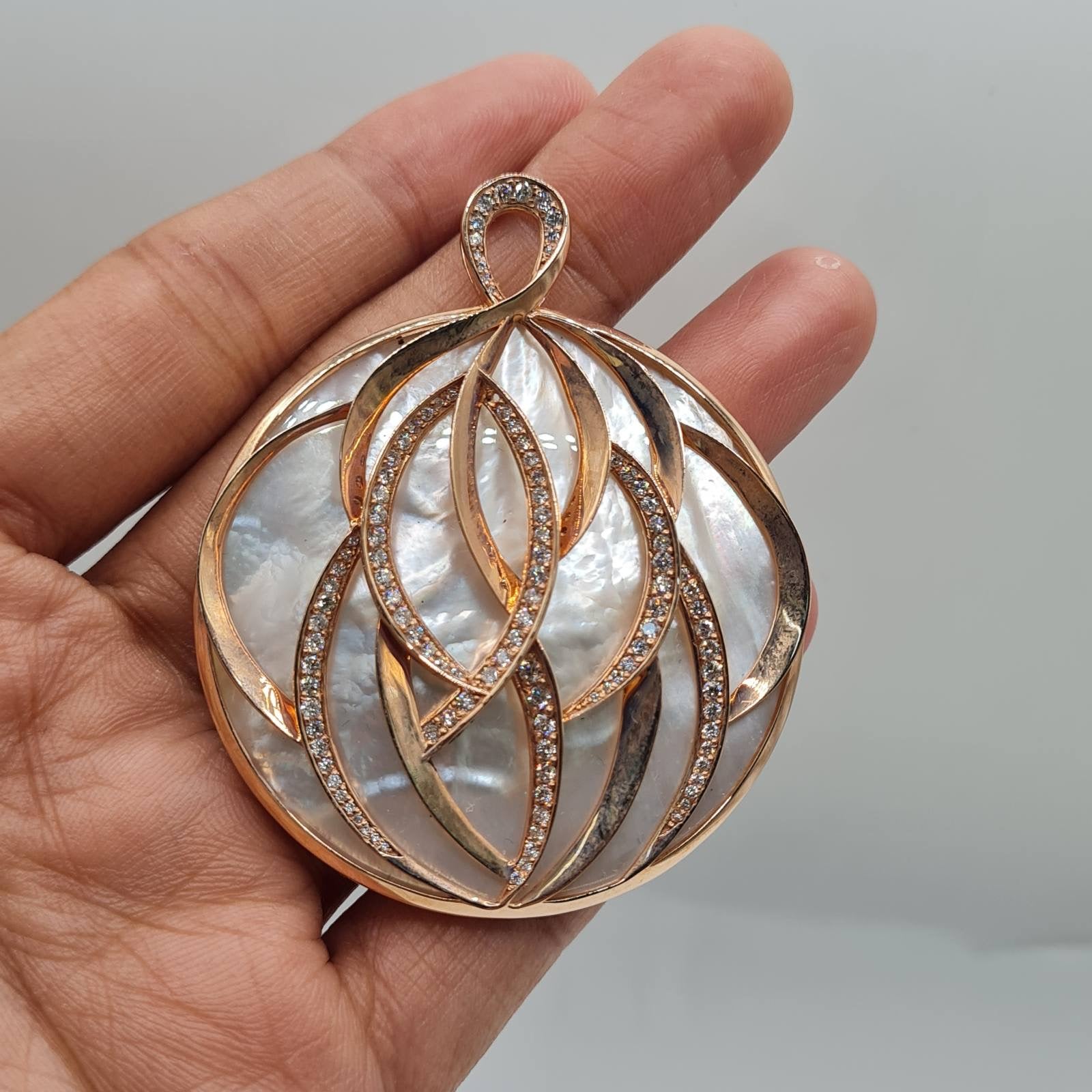Rose Gold Mother of Pearl Diamond Necklace Pendant 18K