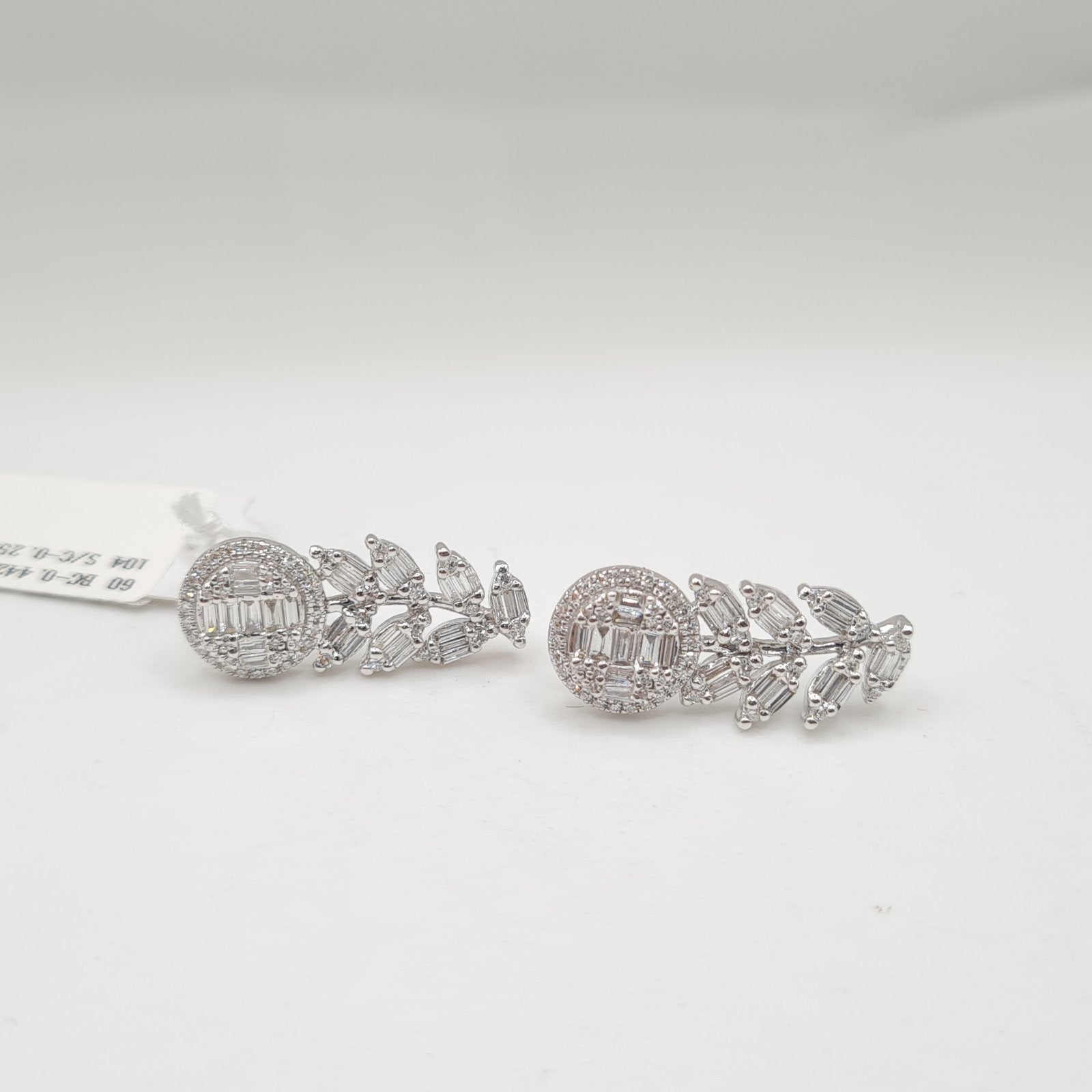 Round Leaf Baguette Diamond Earrings 14K
