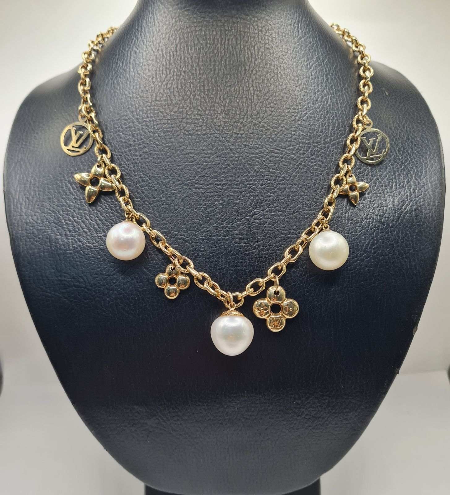 Gold-Tone Hardware Chain Charm Pearl Necklace 18K