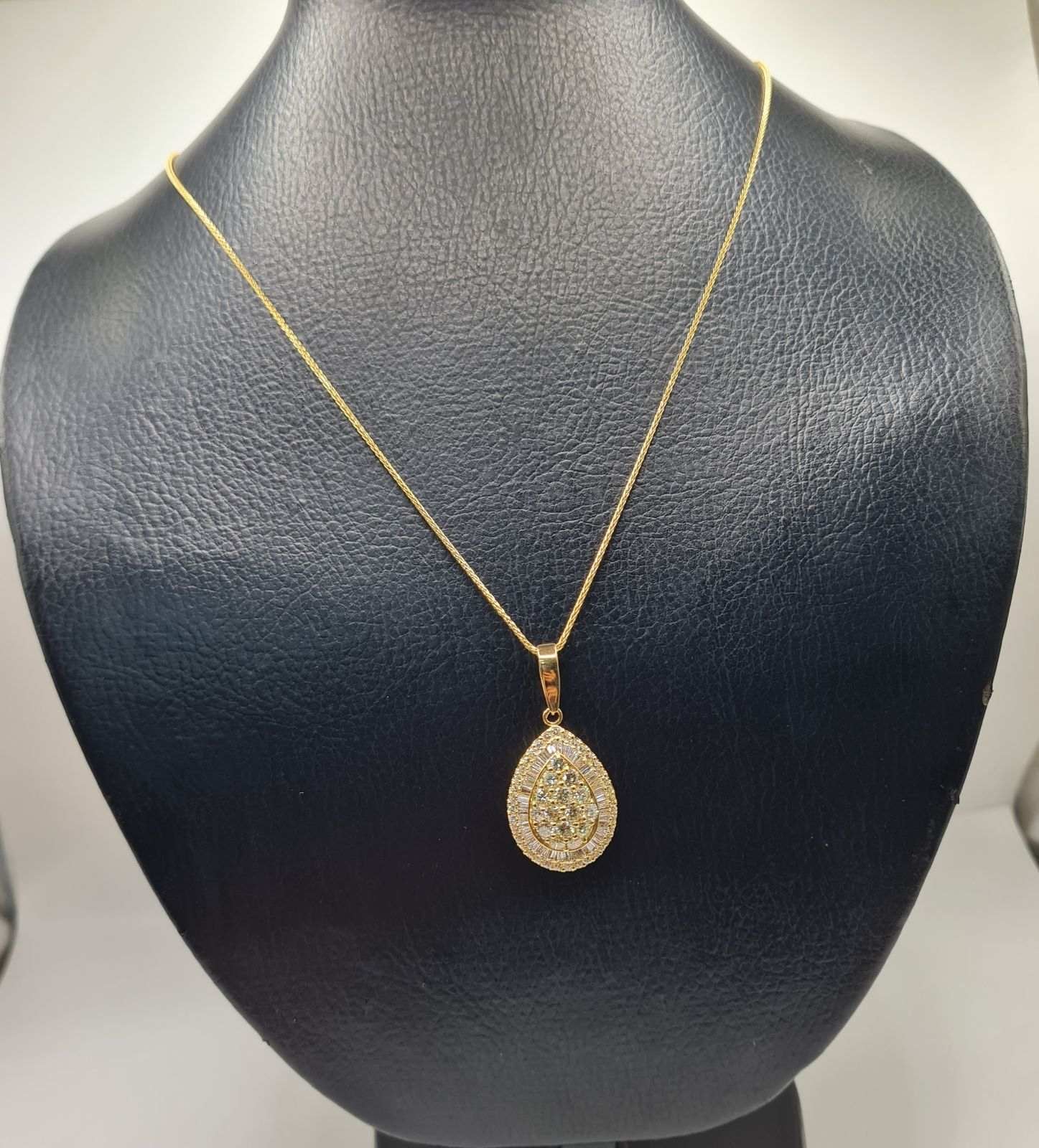 Classic Pear Pendant Golden Diamond Necklace 18K