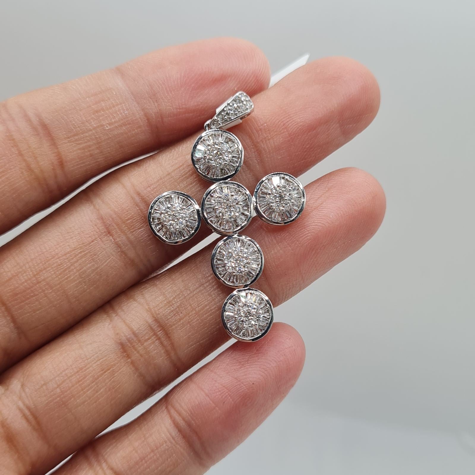 Round Cross Diamond Necklace Pendant 14K