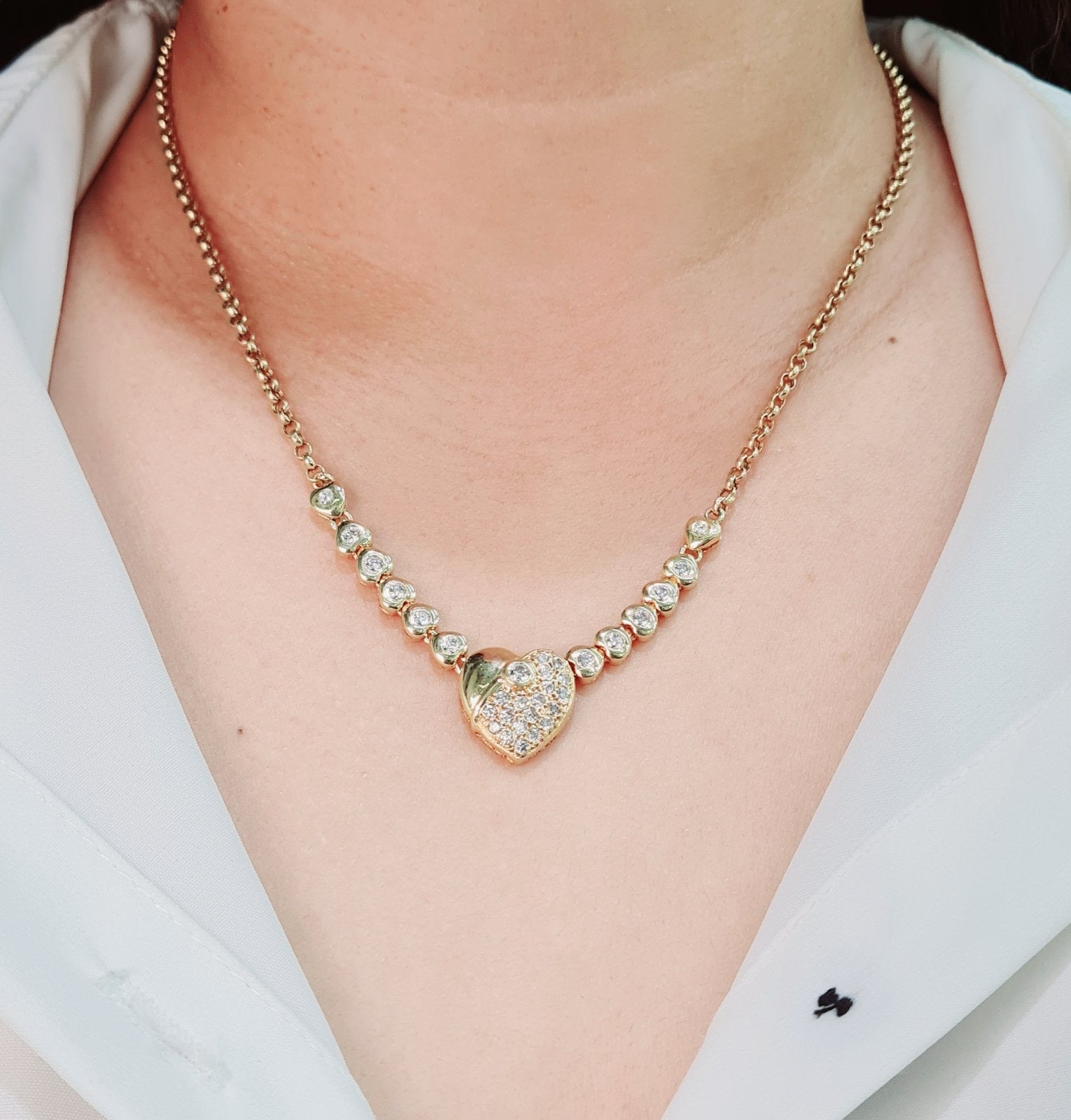 Classic Heart Center Piece Golden Beaded Diamond Necklace 18K