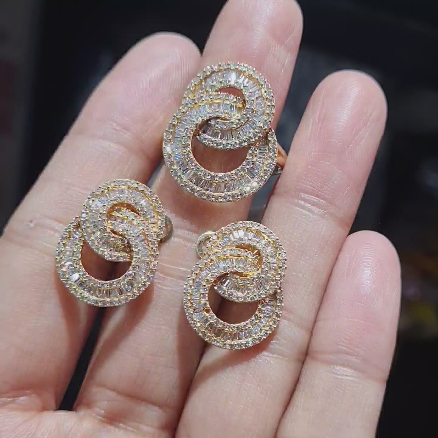 Golden Infinity Diamond Jewelry Set 18K