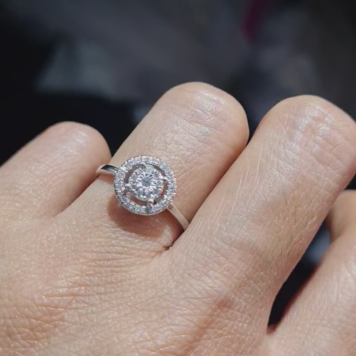 Classic Round Halo Diamond Ring 14K